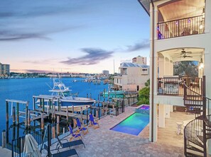 Property grounds - Beach home with Boat Slips, Free Tiki Cruise Incl! (Destin)