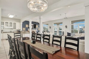 Dining - Beach home with Boat Slips, Free Tiki Cruise Incl! (Destin)