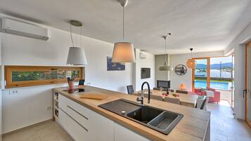 Villa, 4 Schlafzimmer, eigener Pool, Meerblick | Eigene Küche | Mikrowelle, Geschirrspüler, Wasserkocher mit Kaffee-/Teezubehör