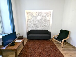 TV - Old Town Peldu two-bedroom apartment (Rīga)