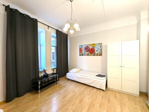 2 chambres, fer et planche à repasser, accès au Wi-Fi (inclus)
