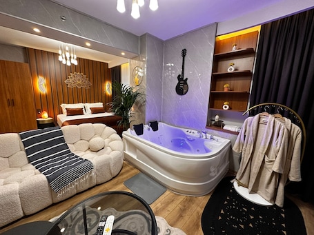Executive Room, 1 Bedroom, Jetted Tub | Jetted bathtub. Sabiha Gokcen Istanbul Houses
