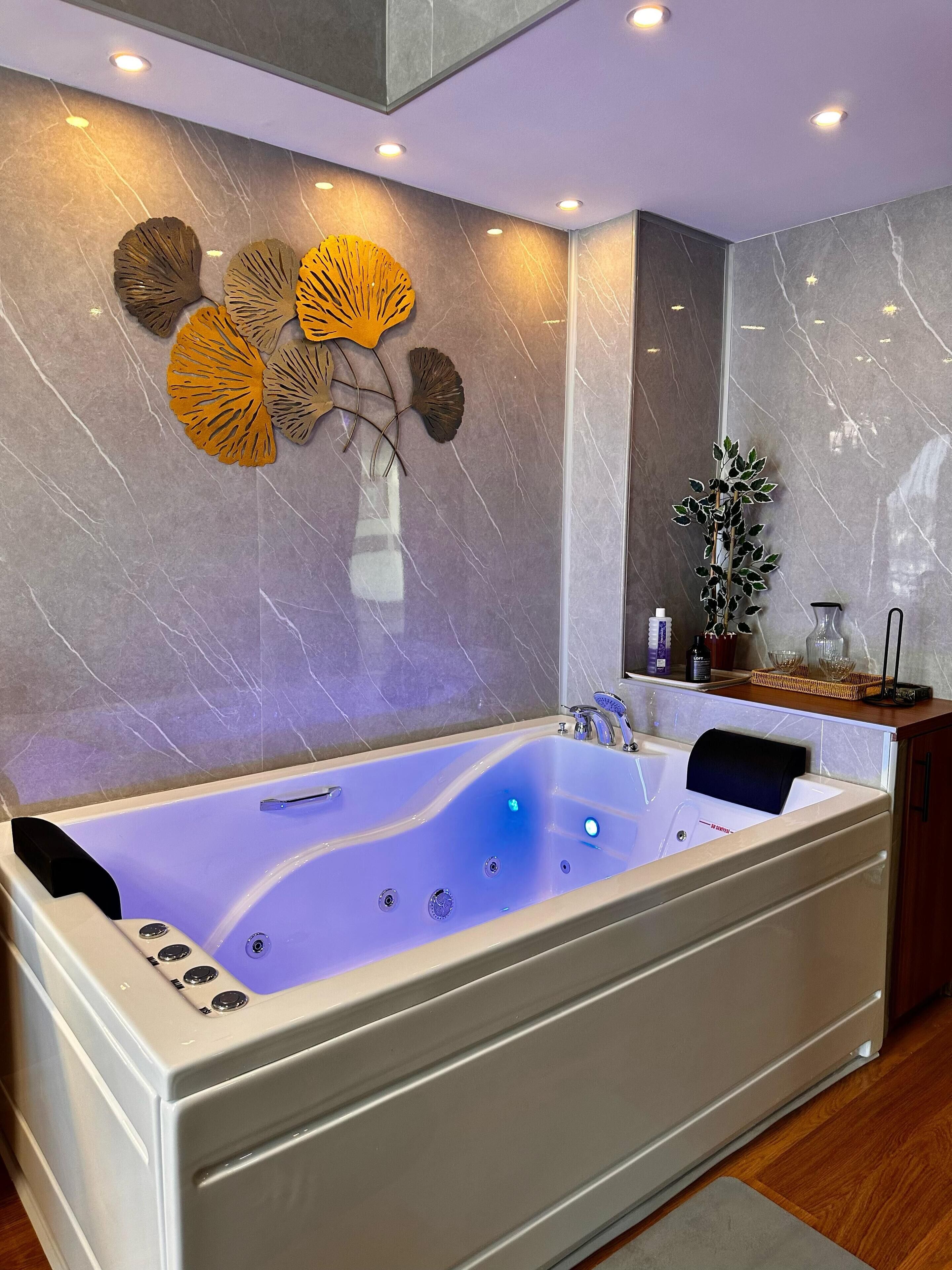 executive room, 1 bedroom, jetted tub | jetted bathtub