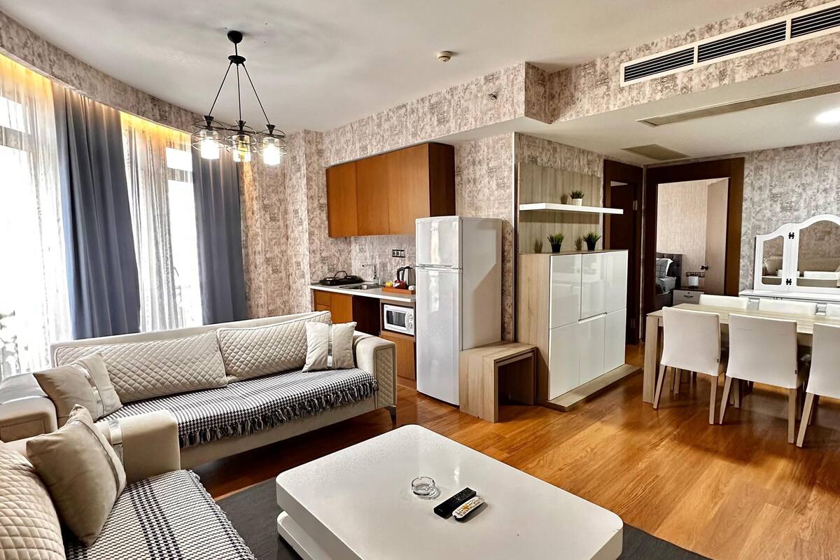 family room, multiple beds, 2 bathrooms | 1 bedroom, egyptian cotton sheets, premium bedding, desk