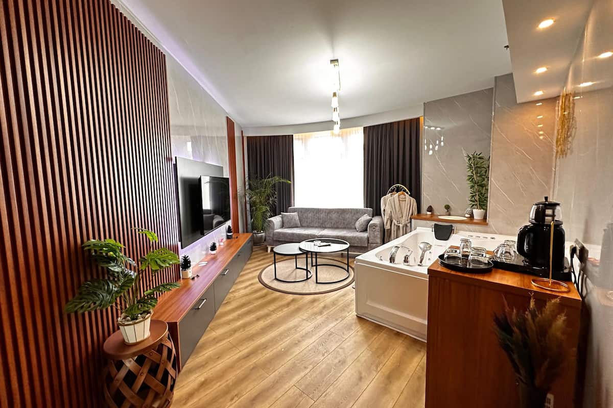 executive room, 1 bedroom, jetted tub | jetted bathtub