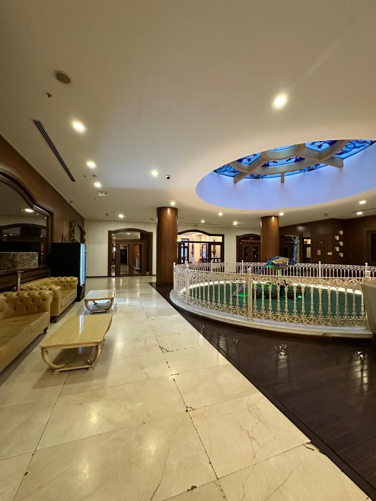 ฝ่ายต้อนรับ