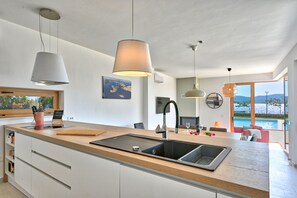 Réfrigérateur, micro-ondes, four, lave-vaisselle