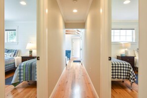 3 bedrooms, iron/ironing board, WiFi, bed sheets - Walk to Water Gorgeous Outdoor Space! (Eastham)