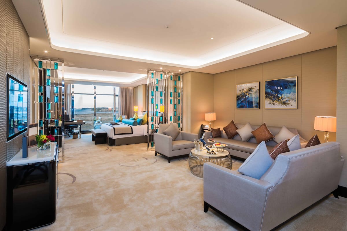 Classic-Suite, Meerblick | 1 Schlafzimmer, Minibar, Schreibtisch, Verdunkelungsvorhänge