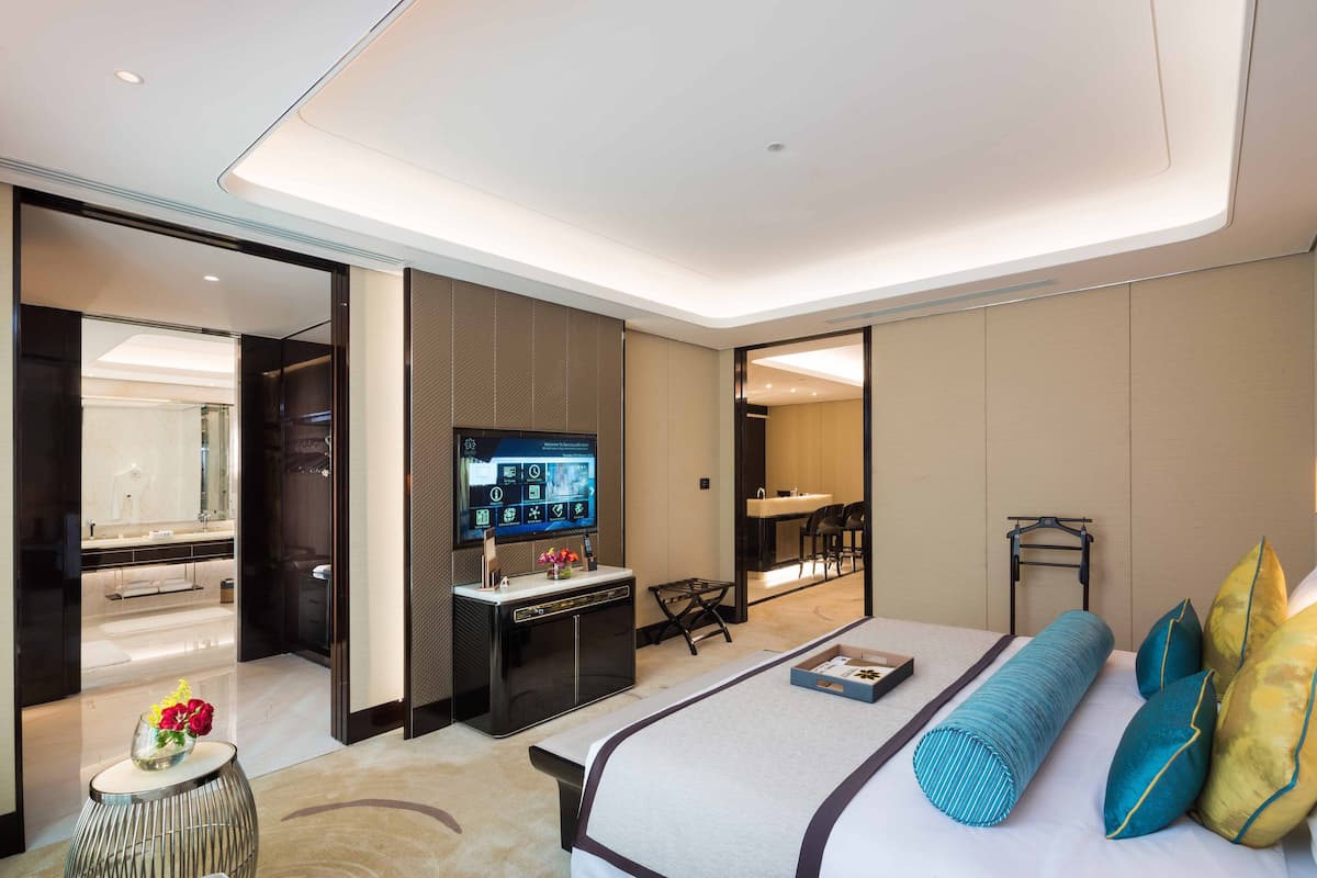 Premium-Suite, 1 King-Bett, Meerblick | 1 Schlafzimmer, Minibar, Schreibtisch, Verdunkelungsvorhänge