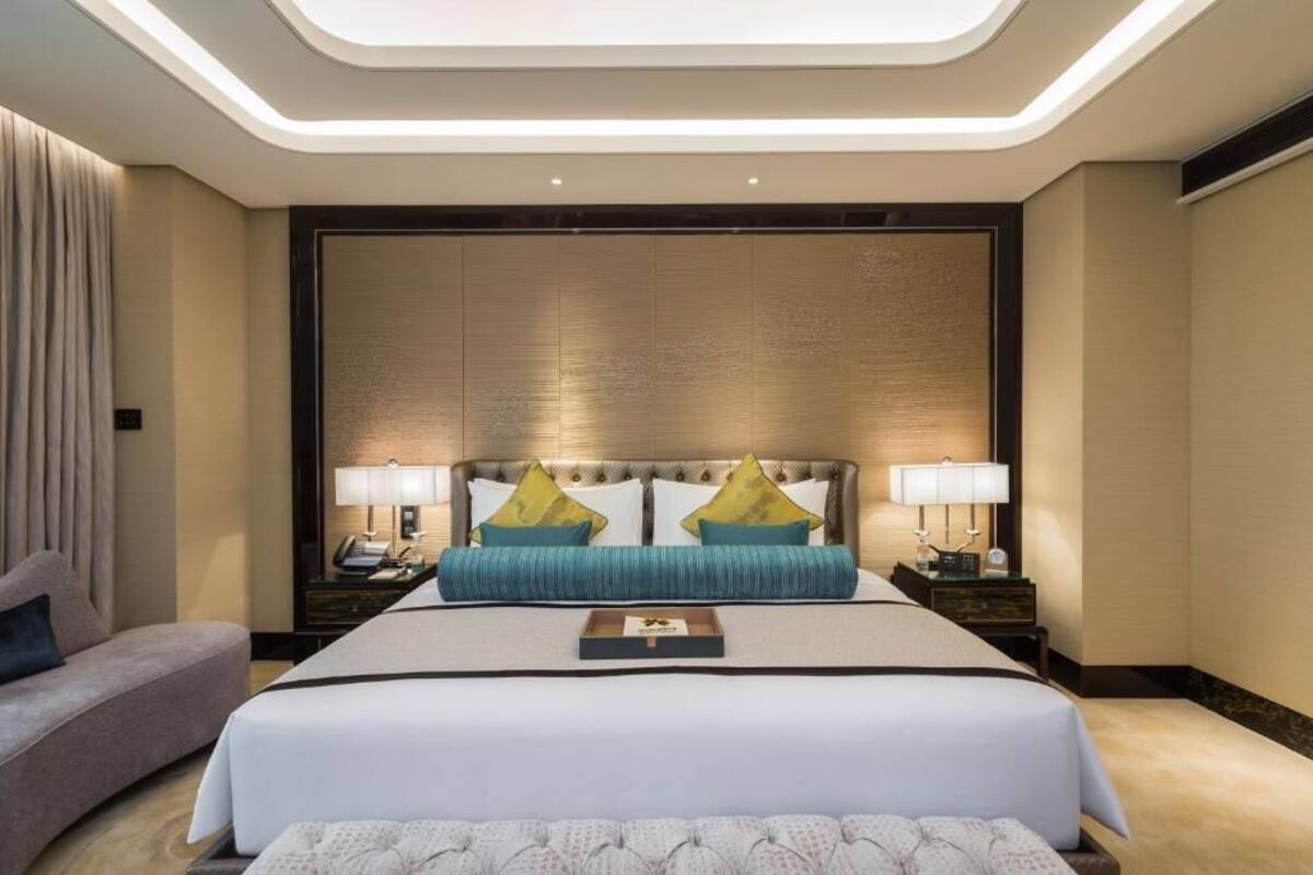 Suite Royal | Minibar, meja kerja, tirai kedap cahaya, dan kedap suara