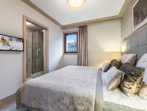 4 quartos, Wi-Fi de cortesia, roupa de cama