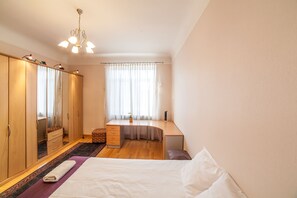 1 dormitorio, tabla de planchar con plancha, wifi gratis y ropa de cama