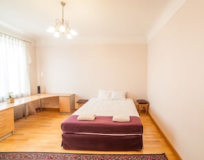 1 dormitorio, tabla de planchar con plancha, wifi gratis y ropa de cama