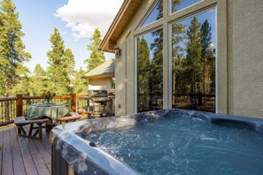 Outdoor dining - Silverheels Lodge🏔Luxury Mountain Chalet🍃25 Acres🌲Double Garage🚙🚙Hot Tub♨️ (Fairplay)