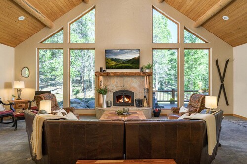 Silverheels Lodge🏔Luxury Mountain Chalet🍃25 Acres🌲Double Garage🚙🚙Hot Tub♨️