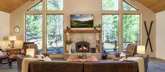 Silverheels Lodge🏔Luxury Mountain Chalet🍃25 Acres🌲Double Garage🚙🚙Hot Tub♨️