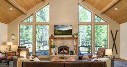 Silverheels Lodge🏔Luxury Mountain Chalet🍃25 Acres🌲Double Garage🚙🚙Hot Tub♨️