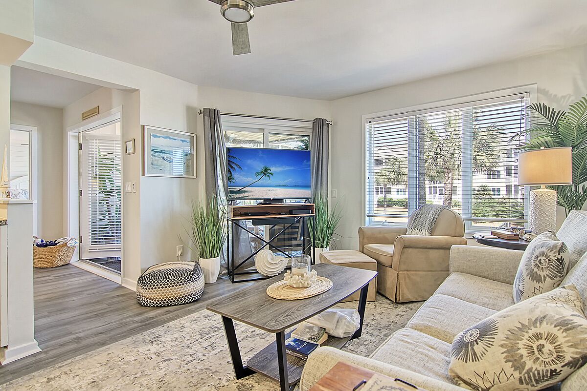 Updated Wild Dunes condo, community pool & beach access, near golf/tennis!