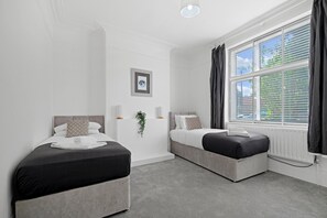Apartment | 5 Schlafzimmer, laptopgeeigneter Arbeitsplatz, Bügeleisen/Bügelbrett