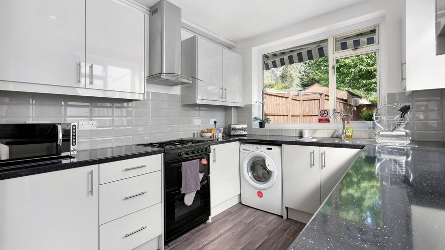 Heathrow Living Stanwell Serviced House