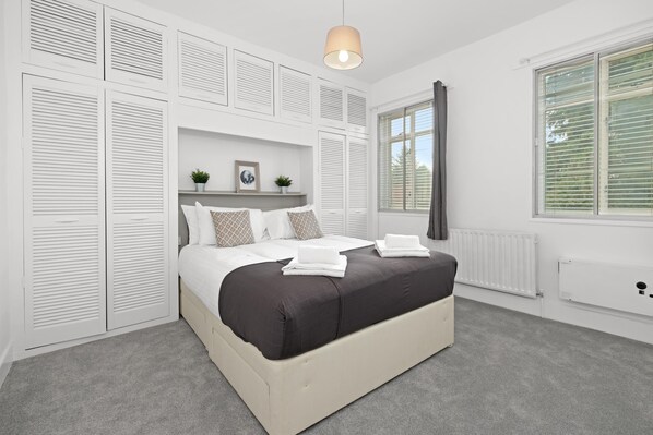 Apartment | 5 Schlafzimmer, laptopgeeigneter Arbeitsplatz, Bügeleisen/Bügelbrett