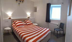 3 chambres, fer et planche à repasser, lit parapluie, Wi-Fi gratuit