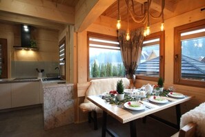 Chalet Superior | Area keluarga | TV layar datar