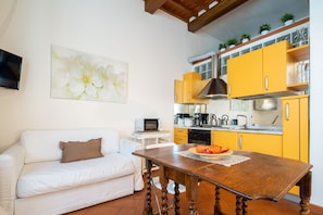 Comfort Apartment | Private kitchen | Fridge, microwave, oven, stovetop