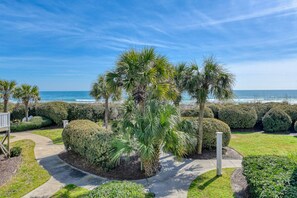 Property grounds - Oceanfront 4 Bedroom, 3 Bath with Community Pool (Garden City Beach)