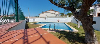 Villa Ancla entre mer et forêt, piscine communautaire, et wifi gratuit illimité.