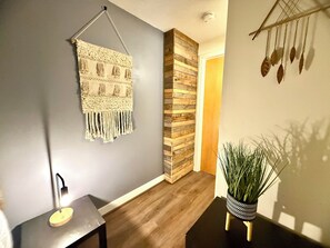 Interior - Modern Mountain Condo with Spa (Killington)