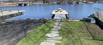 Lake Hopatcong Lake House - Private Dock, Game Room, kayaks, canoe and Grill