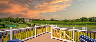 The Stable Cottage at Willow Creek Winery