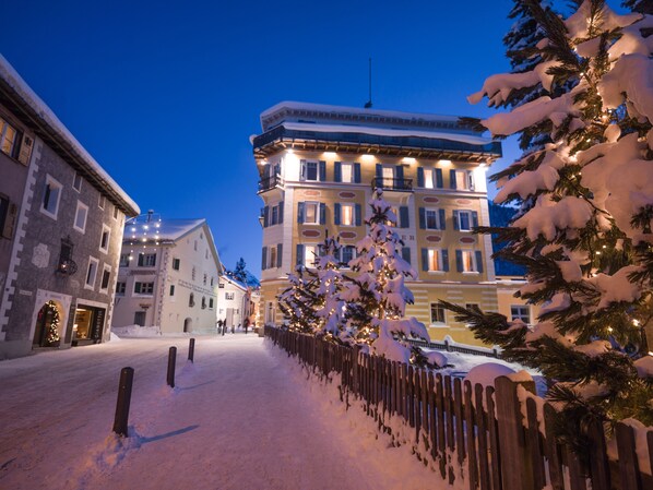 Front of property – evening/night - Hotel Müller Mountain Lodge (Pontresina)