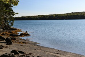 Plage à proximité, chaises longues