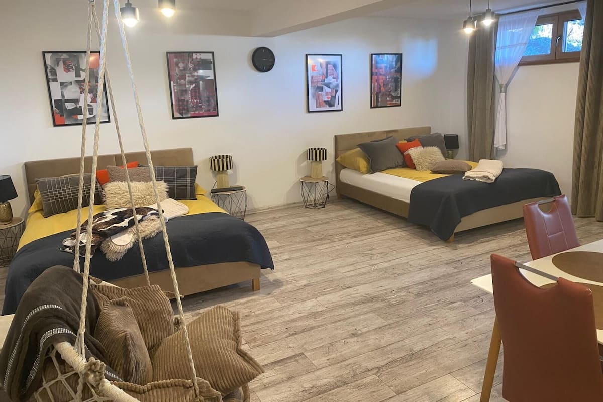 Appartement Deluxe (3) | Décor unique, bureau, espace de travail pour ordinateurs portables