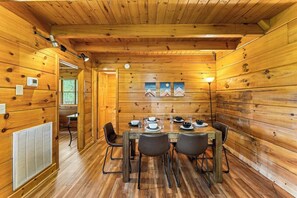 Dining - Private Modern Log Cabin w/ Beautiful Views + Tub (Gatlinburg)