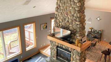 Fernseher, Kamin, Videospiele, TischfuĂball