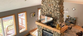 Luxury getaway. 5 BR, 3BA, 3500 sq. Ft., 2 acres. Sleeps16.