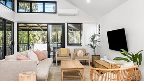 Smart TV, stereo - Solstice - Federation home with pool (Byron Bay)