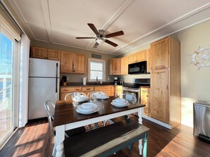 冰箱、微波炉、烤箱、炉灶