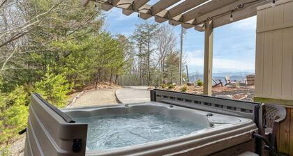 Spectacular Mtn view ☛Hot Tub ☛Fire pit ☛Sleeps 13 ☛