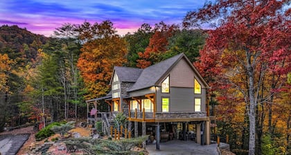 Spectacular Mtn view ☛Hot Tub ☛Fire pit ☛Sleeps 13 ☛