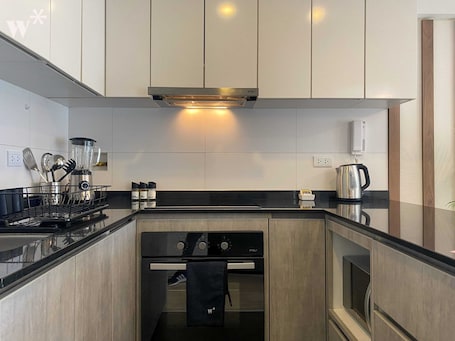 Apartment (403) | Private kitchen | Fridge, microwave, stovetop, electric kettle
