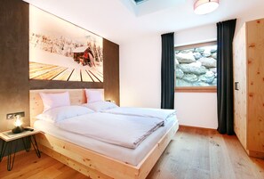 Free WiFi - Mountain Living Apartments - Ski-In & Ski-Out (See)