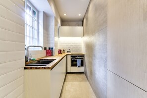 Luxury Apartment | Private kitchen - Well Court at Dean Village (Edinburgh)
