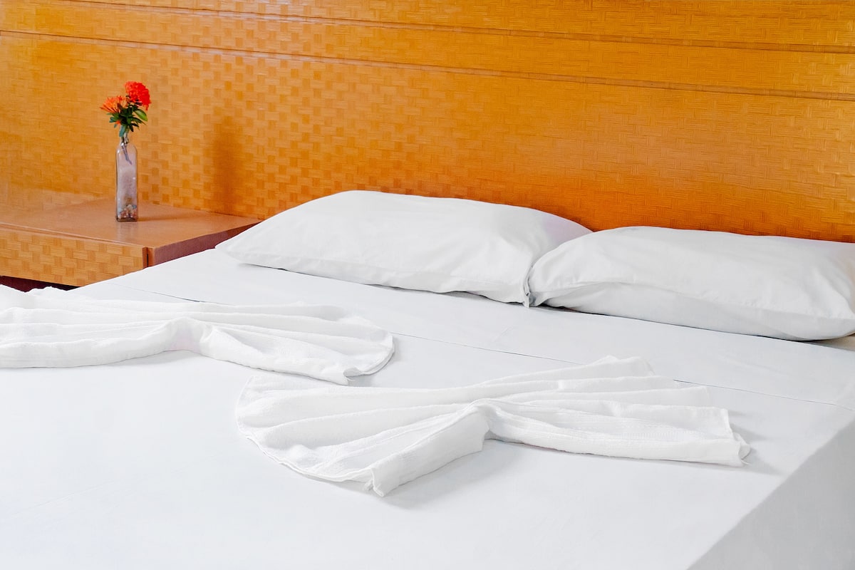 2 habitaciones, escritorio, wifi gratis y ropa de cama