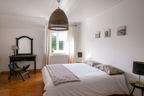 3 chambres, fer et planche à repasser, Wi-Fi gratuit