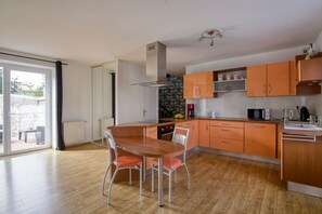 Fridge, microwave, oven, dishwasher